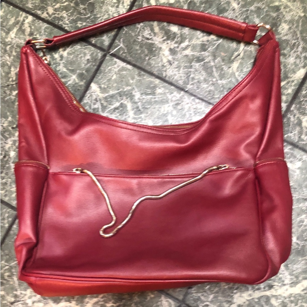 Wine color shoulder bag with chain